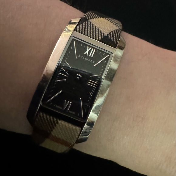 Burberry BU1060 Women’s Swiss Made Rectangular Watch – Nova Check Strap – - Picture 3 of 16